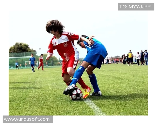 足球明星如何将中国女性的魅力与足球元素完美结合的创意绘画技巧